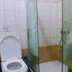 Отель Hairy Lemon Hostel Албания, Саранда - отзывы, цены и фото номеров - забронировать отель Hairy Lemon Hostel онлайн ванная