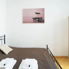 Отель Monti Colosseum Accommodation сейф в номере
