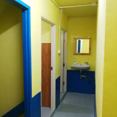Отель Miku Guesthouse Бангкок ванная
