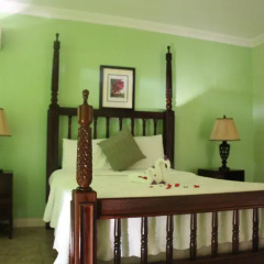 Отель Milbrooks Resort спа