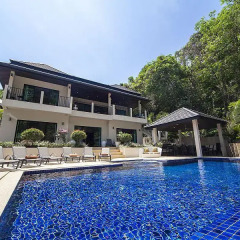 Отель Villa Ploi Attitaya бассейн