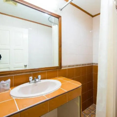 Отель Wall Street Inn Бангкок ванная фото 2