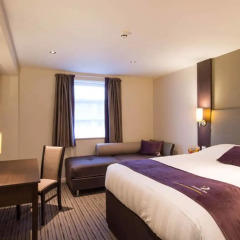 Отель Premier Inn Manchester Trafford Centre South комната для гостей