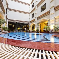Majestic Oriental Hotel бассейн