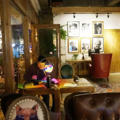 Chengdu Lazybones Lounge Hostel интерьер отеля