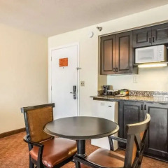 Отель Clarion Inn & Suites Clearwater в номере фото 2