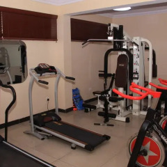 Owu Crown Hotel фитнесс-зал