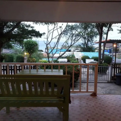 Отель Insook Ko Larn Guesthouse фото 3