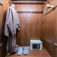 Moxi Boutique Hotel сейф в номере