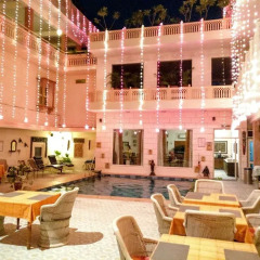 Suryaa Villa - A City Centre Hotel фото 7