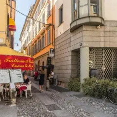 Отель Living Milan Fiori Chiari 26