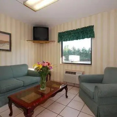 Отель Rodeway Inn North Columbus комната для гостей фото 3