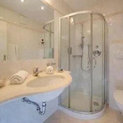 Hotel Girlanerhof Аппиано-сулла-Страда-дель-Вино ванная фото 2