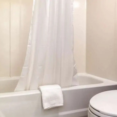 Отель Quality Inn Huntingburg ванная