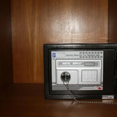 Power Inn Hotel сейф в номере