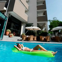 Hotel Imperiale Римини бассейн фото 3
