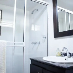 Отель Santa Monica Alta Hotel Boutique Колумбия, Кали - отзывы, цены и фото номеров - забронировать отель Santa Monica Alta Hotel Boutique онлайн ванная