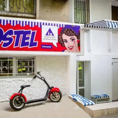 Lowcoaster - Hostel парковка