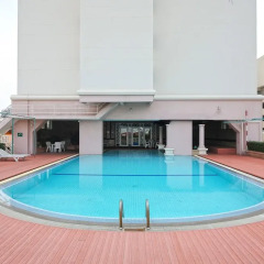 The Royal City Hotel бассейн фото 2