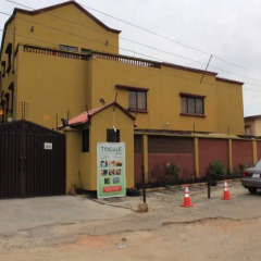 Отель Tyndale Residence Ltd парковка