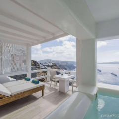 Отель Aqua Luxury Suites бассейн