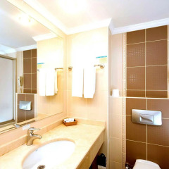 Holiday Garden Resort Турция, Окурджалар - отзывы, цены и фото номеров - забронировать отель Holiday Garden Resort онлайн ванная