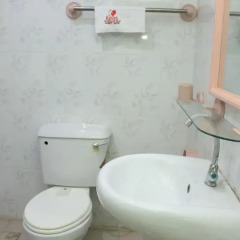 Отель Keves Inn and Suites Нигерия, Калабар - отзывы, цены и фото номеров - забронировать отель Keves Inn and Suites онлайн ванная