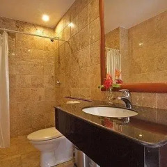Апартаменты Bang Tao Beach Apartment ванная