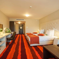 Отель INTERNATIONAL Hotel Casino & Tower Suites Болгария, Золотые пески - 2 отзыва об отеле, цены и фото номеров - забронировать отель INTERNATIONAL Hotel Casino & Tower Suites онлайн комната для гостей фото 2