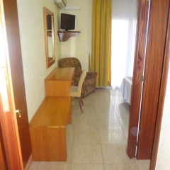 Отель Hostal Gallet Испания, Курорт Росес - отзывы, цены и фото номеров - забронировать отель Hostal Gallet онлайн удобства в номере фото 2