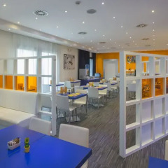 Отель Holiday Inn Express Rome - East гостиничный бар
