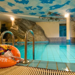 Отель Kinderhotel Benjamin бассейн
