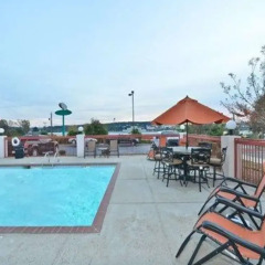 Отель Comfort Inn Meridian бассейн