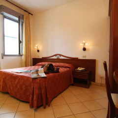 Hotel Sovrana & Re Aqva SPA сейф в номере