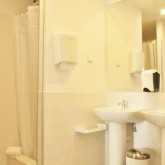 Ale-Hop Albufeira Hostel ванная