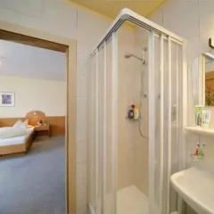 Отель Garni Pension Claudia Силандро ванная фото 2