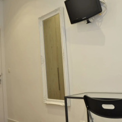 Отель Old City House сейф в номере