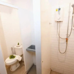Yellow Mango Hostel Бангкок ванная