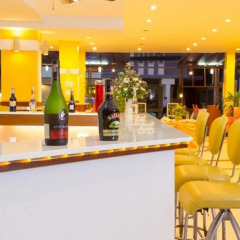 Eastiny Plaza Hotel гостиничный бар
