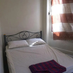 Отель Samsen 6 Guesthouse Бангкок комната для гостей фото 4