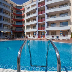 Отель Central Plaza Apartment Болгария, Солнечный берег - отзывы, цены и фото номеров - забронировать отель Central Plaza Apartment онлайн бассейн фото 2