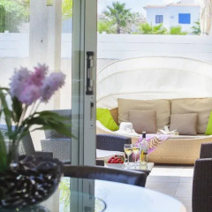 Отель Michelle Pernera Villas интерьер отеля