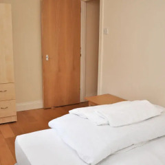 Отель Short lets in London - Highbury комната для гостей