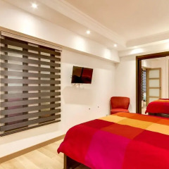 Отель Duplex vue Seine quai des grands Augustins сейф в номере