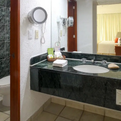Hotel Emporio Ixtapa ванная
