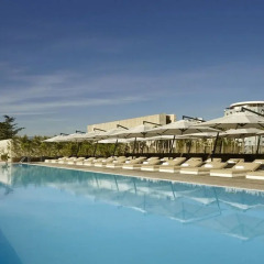Отель Holiday Inn Тбилиси бассейн фото 3
