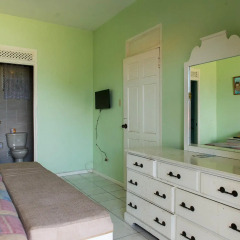 Отель Rooms On the Hip Strip - Montego Bay удобства в номере