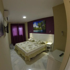 Отель Hostal Bodega сейф в номере