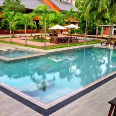 Отель Crown Monarch Diyamankada Nature Resort бассейн