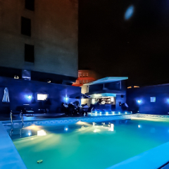 Golden Tulip Essential Airport Hotel Lagos бассейн